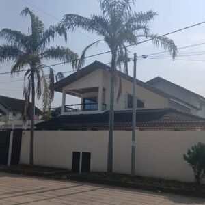 1 villa duplex de 06 pièces